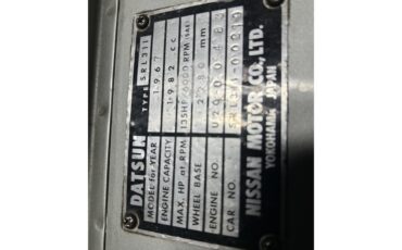 Datsun-2000-1967-silver-black-11