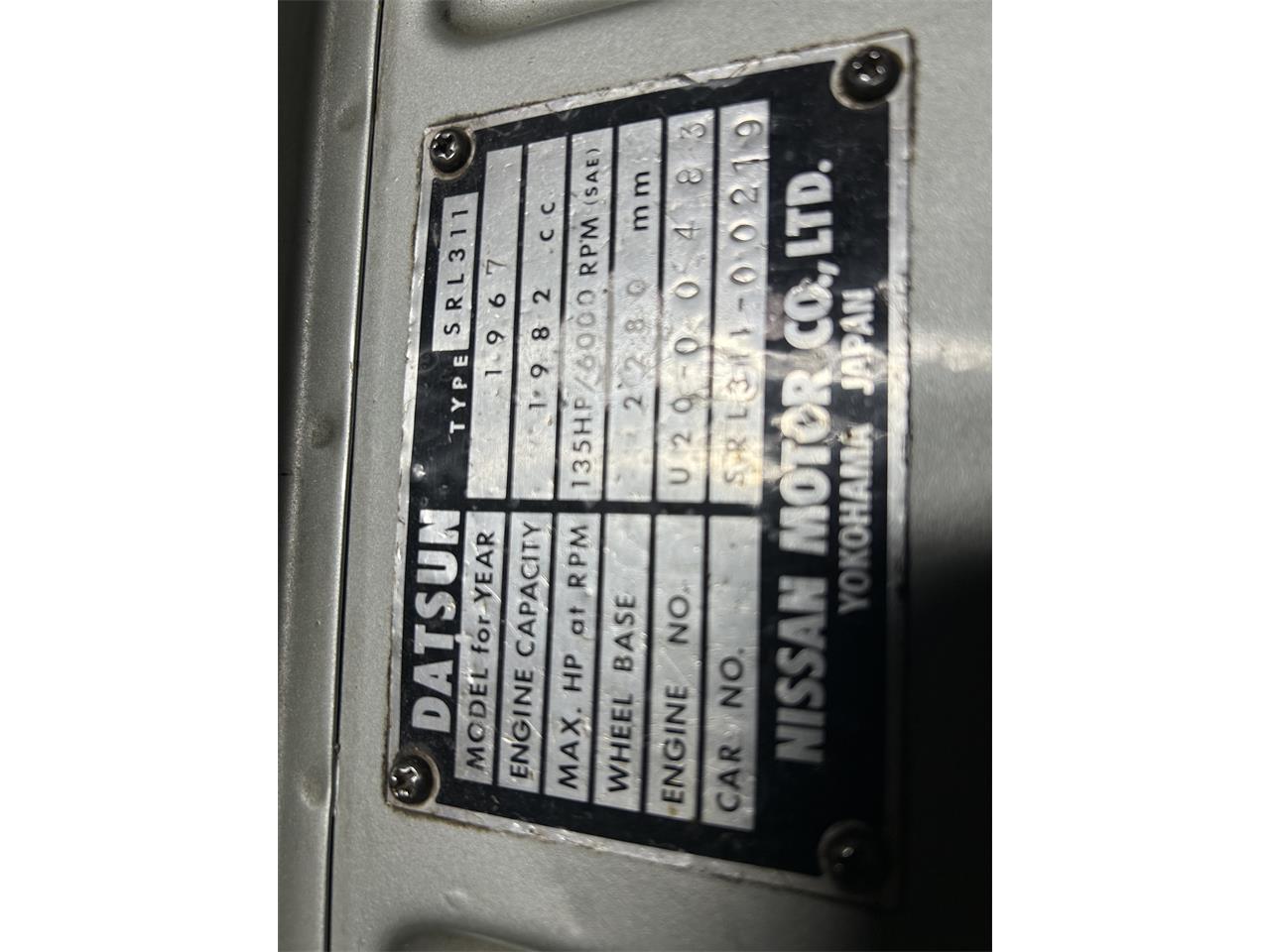 Datsun-2000-1967-silver-black-11