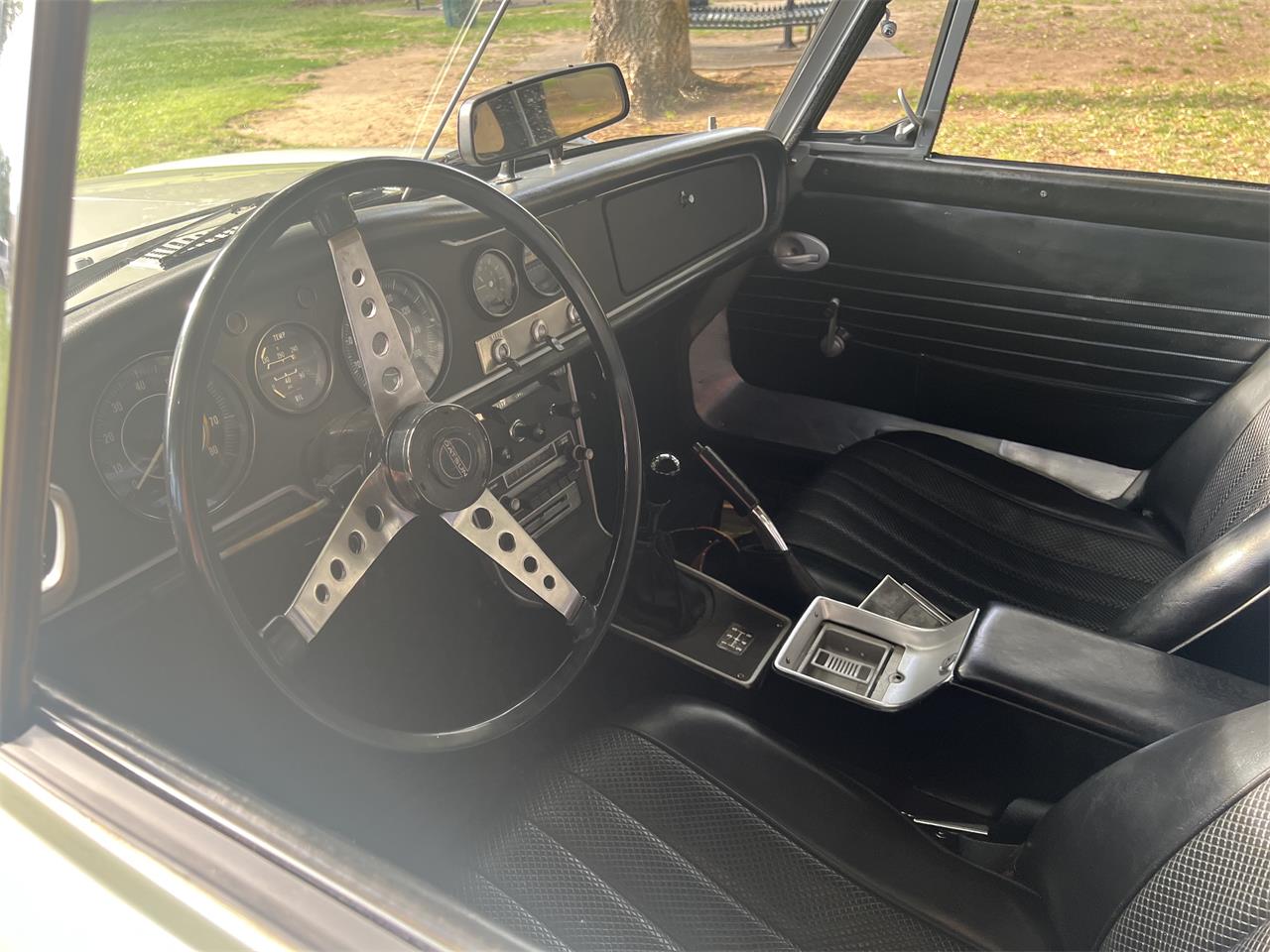 Datsun-2000-1967-silver-black-5