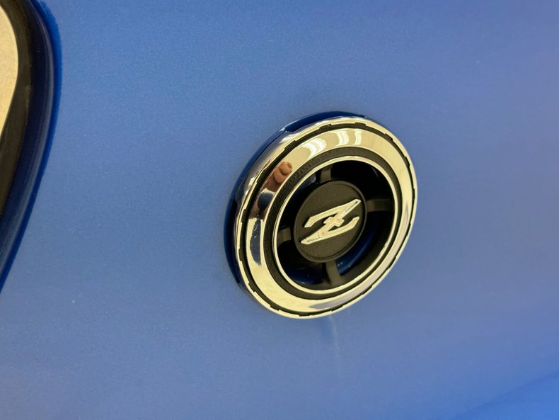 Datsun-240z-1972-Medium-Blue-Black-19