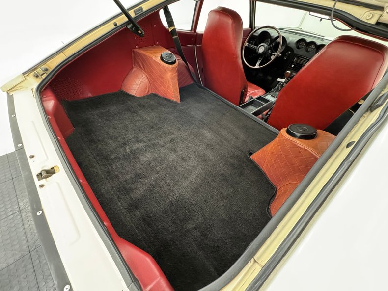 Datsun-240z-1973-White-Red-11