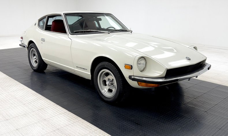 Datsun-240z-1973-White-Red-15