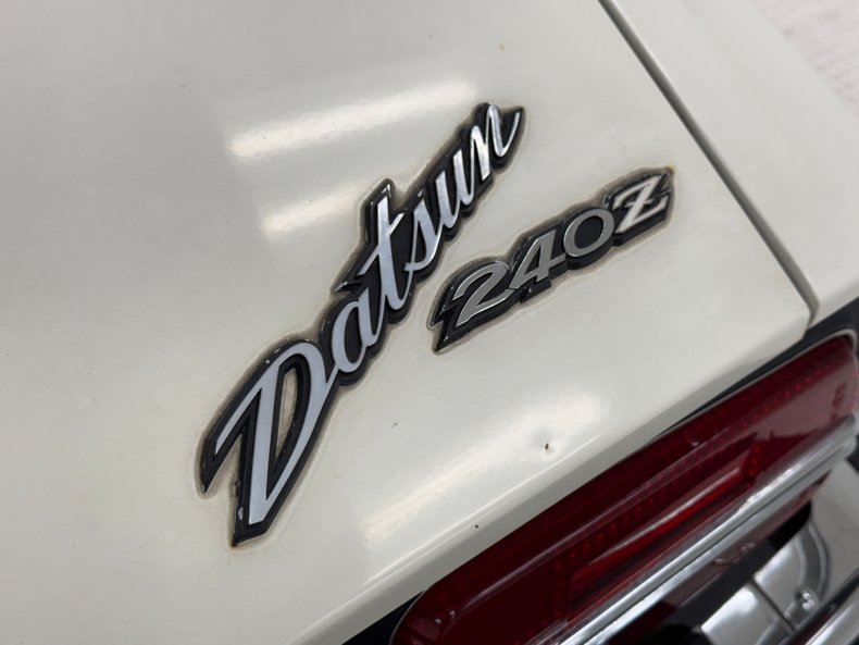 Datsun-240z-1973-White-Red-27