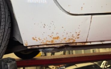 Datsun-240z-1973-White-Red-30