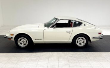 Datsun-240z-1973-White-Red