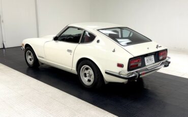 Datsun-240z-1973-White-Red-7