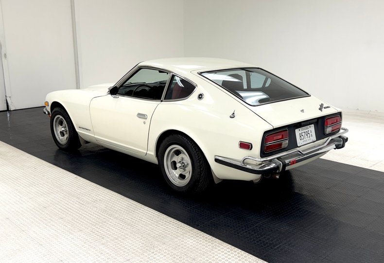 Datsun-240z-1973-White-Red-7