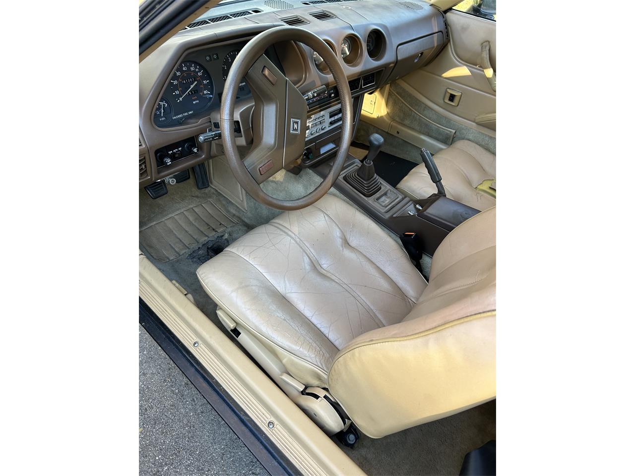 Datsun-280zx-1981-Black-pearl-Beige-4