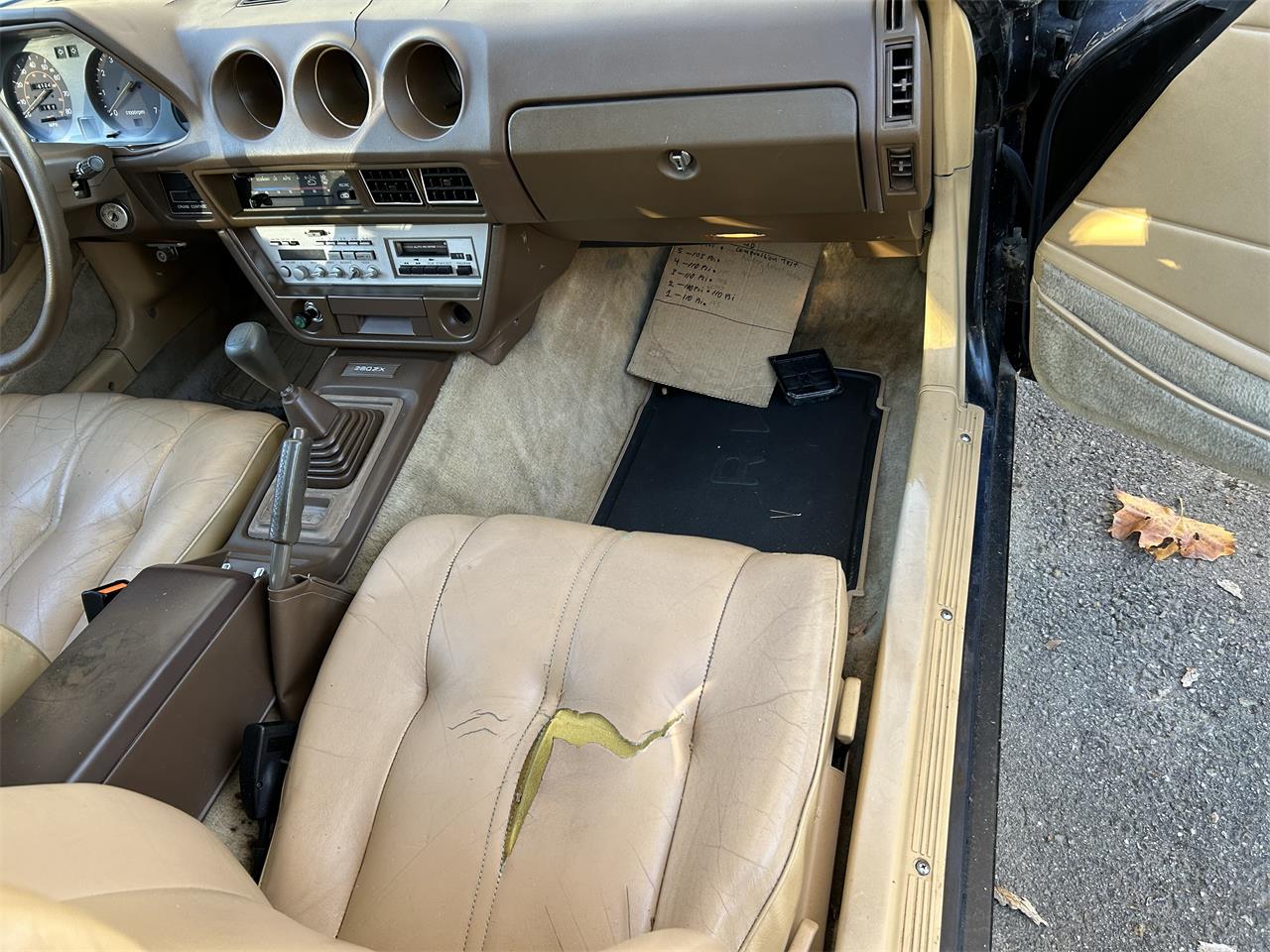 Datsun-280zx-1981-Black-pearl-Beige-7