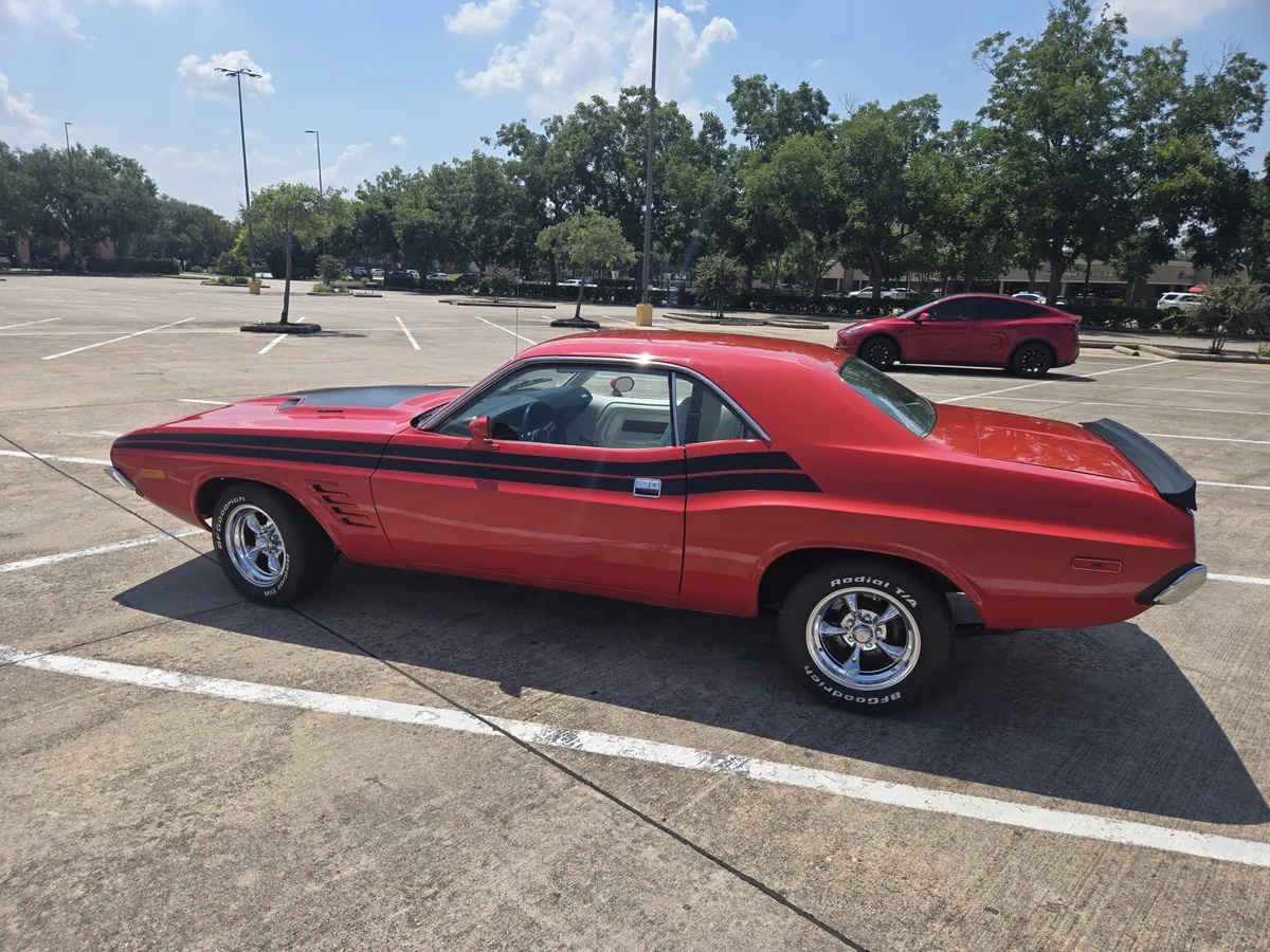 Dodge-Challenger-1973-3