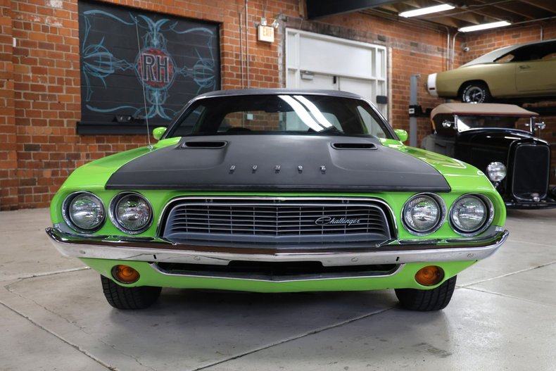 Dodge-Challenger-1973-Sublime-Black-10