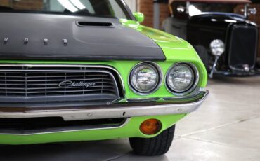 Dodge-Challenger-1973-Sublime-Black-13