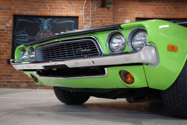 Dodge-Challenger-1973-Sublime-Black-15