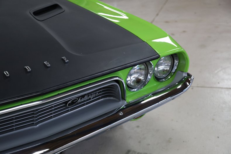 Dodge-Challenger-1973-Sublime-Black-2