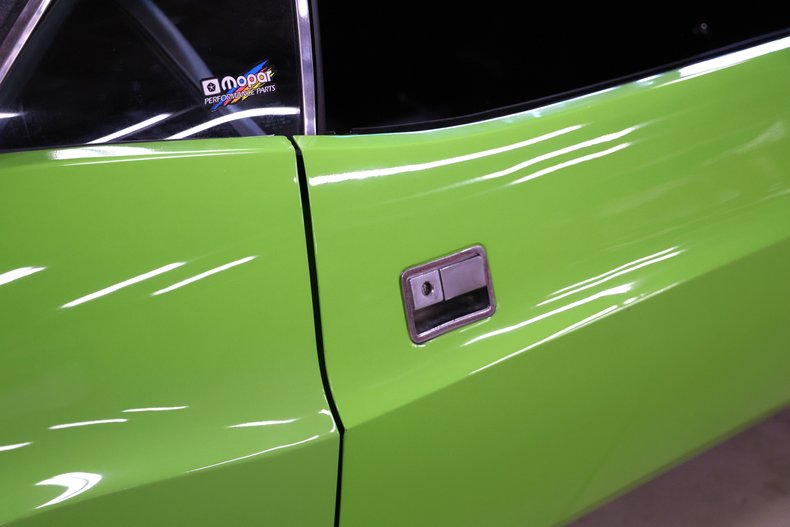 Dodge-Challenger-1973-Sublime-Black-22