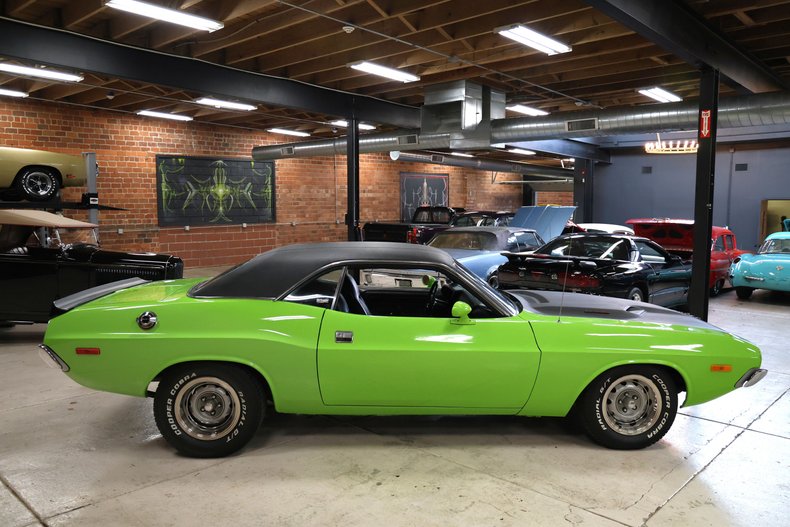 Dodge-Challenger-1973-Sublime-Black-28