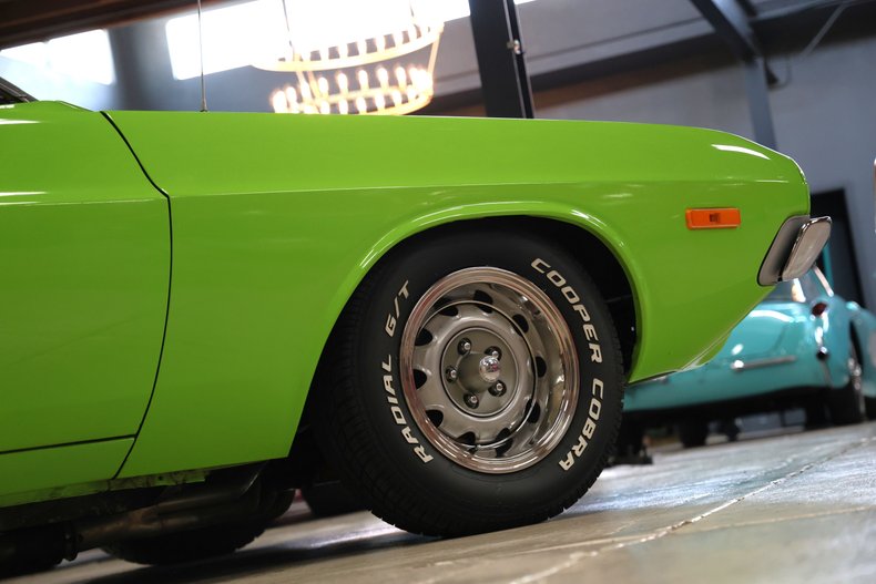 Dodge-Challenger-1973-Sublime-Black-29