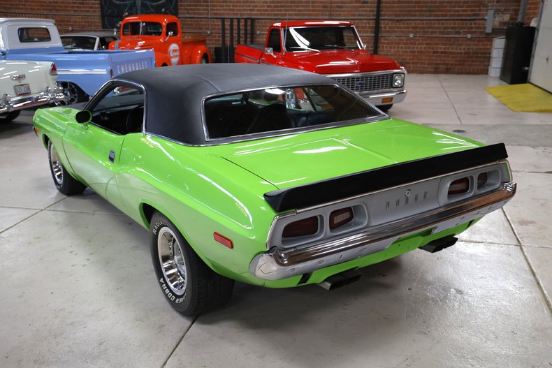 Dodge-Challenger-1973-Sublime-Black-37