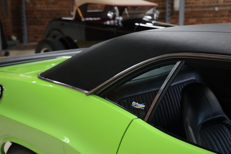 Dodge-Challenger-1973-Sublime-Black-4