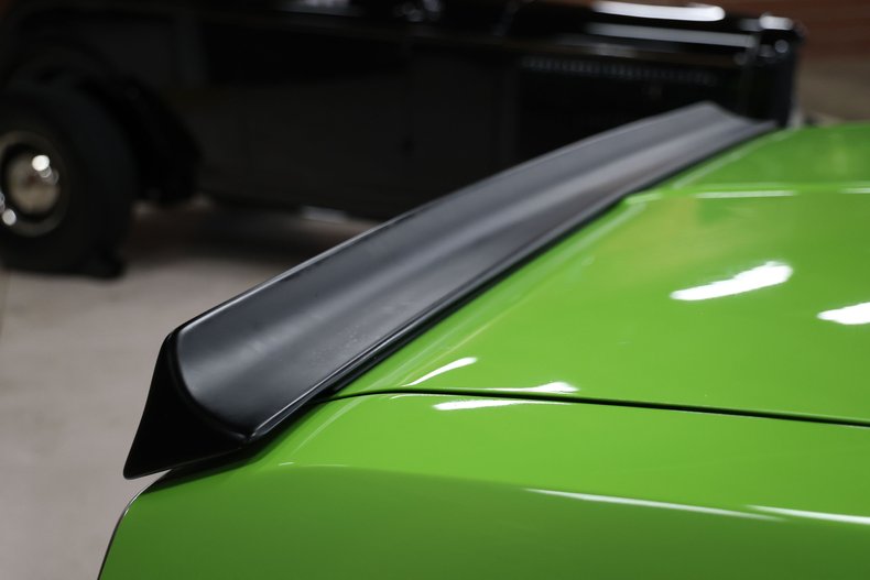 Dodge-Challenger-1973-Sublime-Black-40