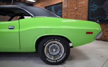 Dodge-Challenger-1973-Sublime-Black-43