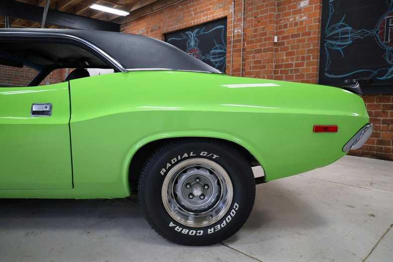 Dodge-Challenger-1973-Sublime-Black-43