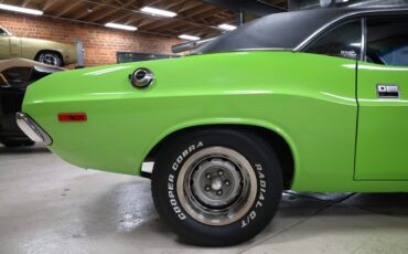 Dodge-Challenger-1973-Sublime-Black-45