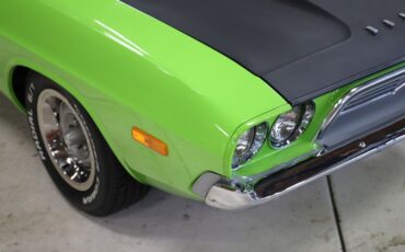 Dodge-Challenger-1973-Sublime-Black-46