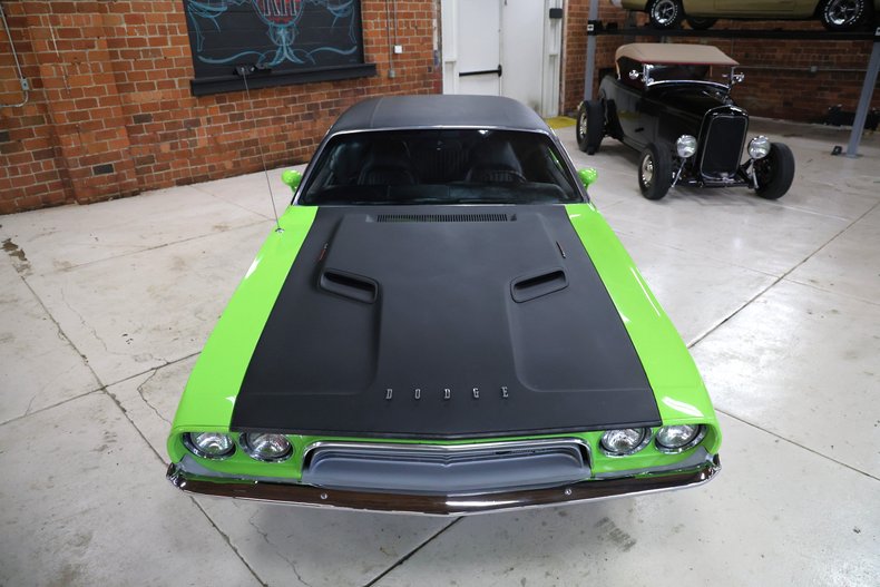 Dodge-Challenger-1973-Sublime-Black-9