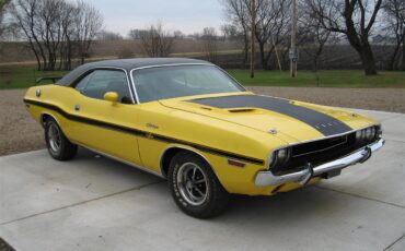 Dodge-Challenger-rt-1970-Yellow-Black