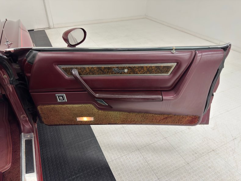 Dodge-Charger-1975-Vintage-Red-Metallic-Red-14