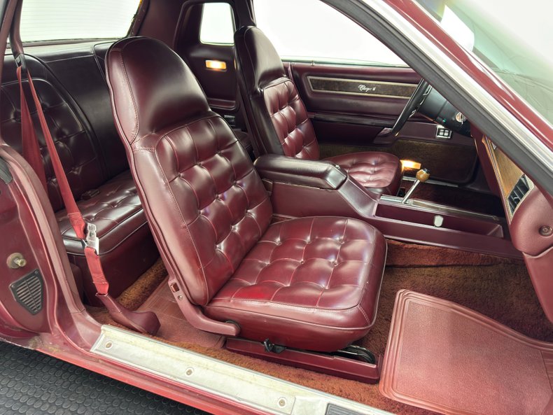 Dodge-Charger-1975-Vintage-Red-Metallic-Red-20