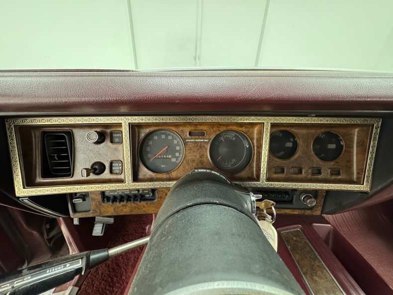 Dodge-Charger-1975-Vintage-Red-Metallic-Red-24