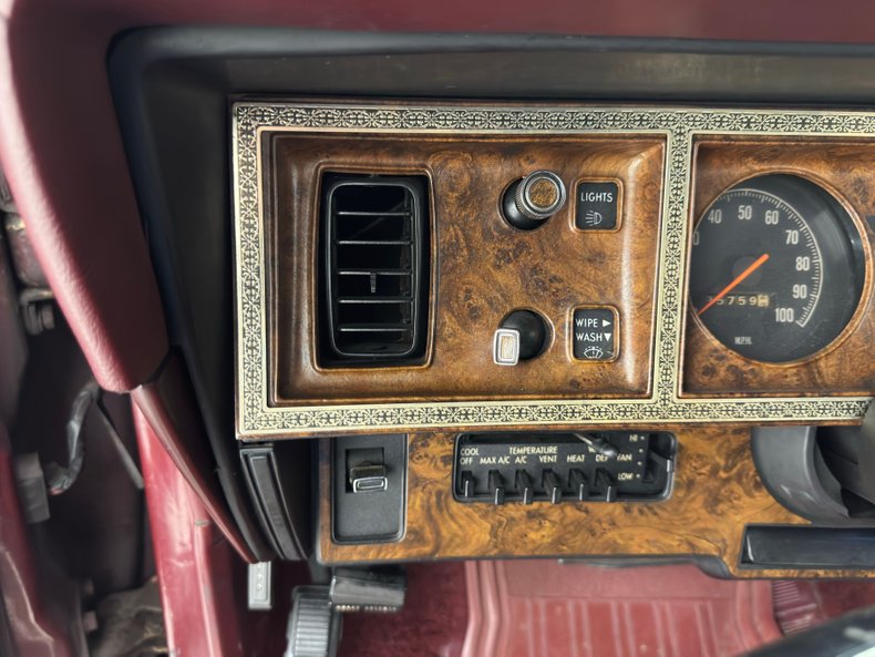 Dodge-Charger-1975-Vintage-Red-Metallic-Red-25