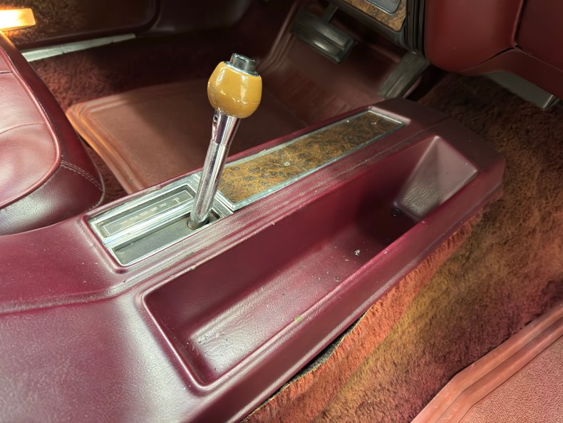 Dodge-Charger-1975-Vintage-Red-Metallic-Red-26