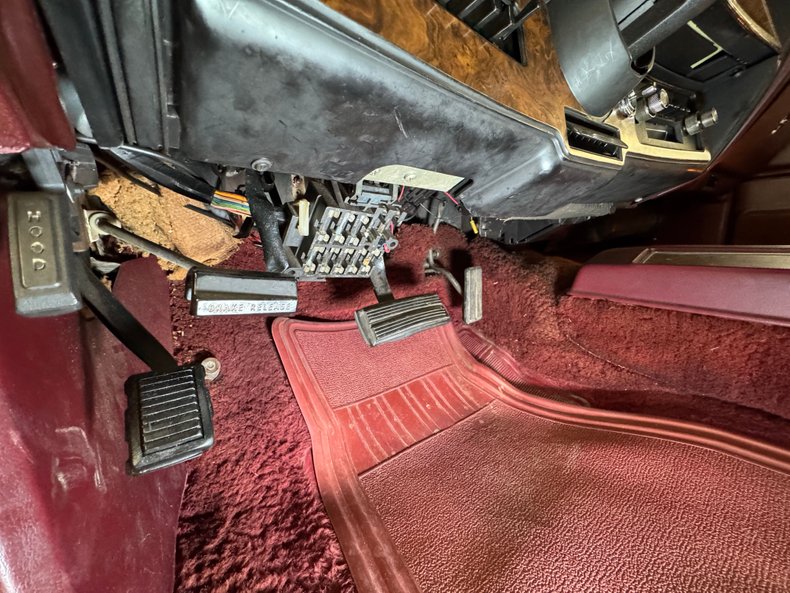 Dodge-Charger-1975-Vintage-Red-Metallic-Red-29