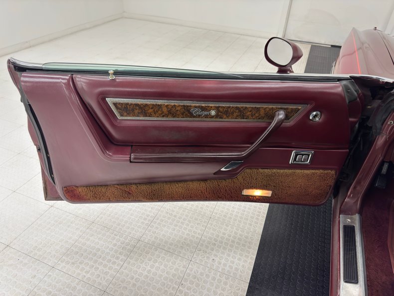 Dodge-Charger-1975-Vintage-Red-Metallic-Red-44