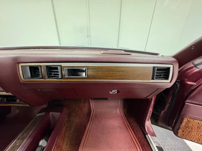 Dodge-Charger-1975-Vintage-Red-Metallic-Red-48