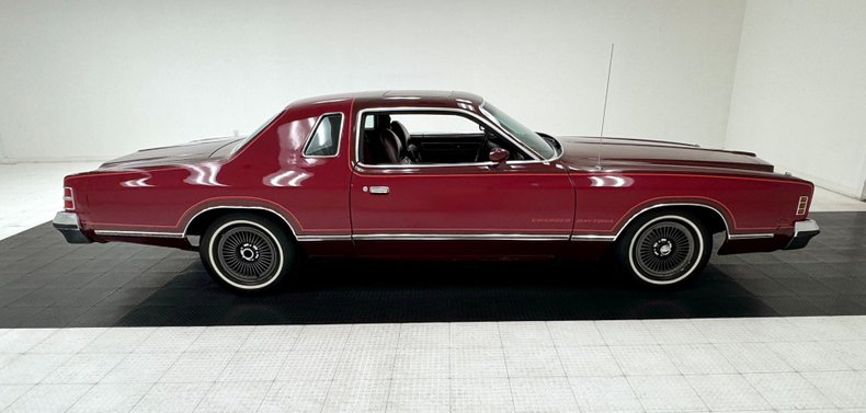 Dodge-Charger-1975-Vintage-Red-Metallic-Red-5