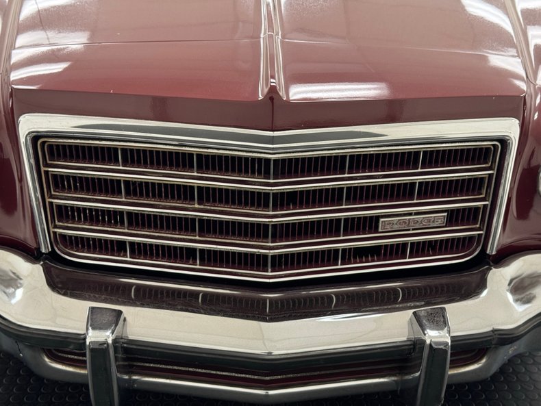 Dodge-Charger-1975-Vintage-Red-Metallic-Red-8