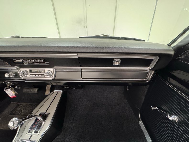 Dodge-Dart-1967-White-Black-13