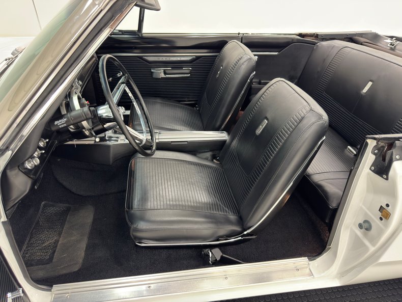 Dodge-Dart-1967-White-Black-2