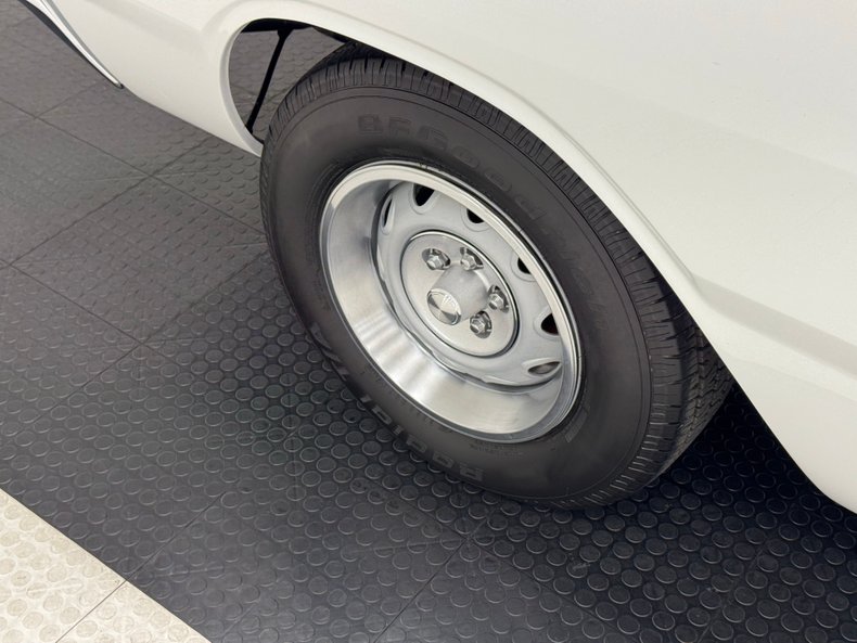 Dodge-Dart-1967-White-Black-25