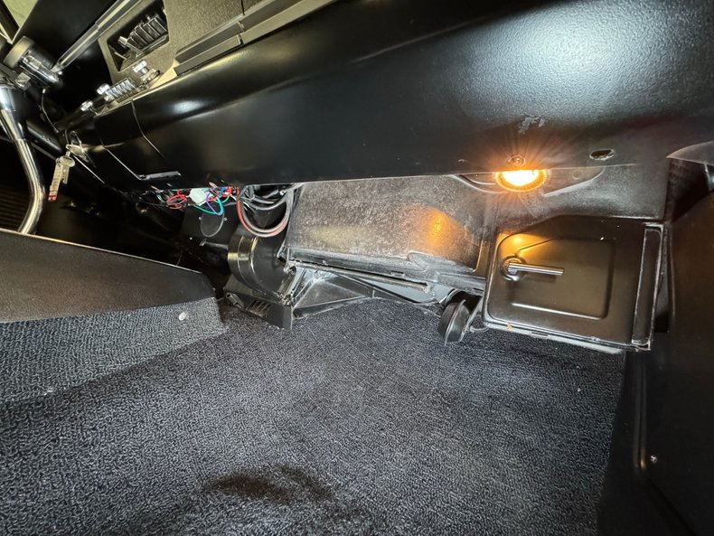 Dodge-Dart-1967-White-Black-47