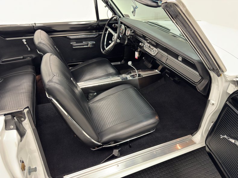 Dodge-Dart-1967-White-Black-6