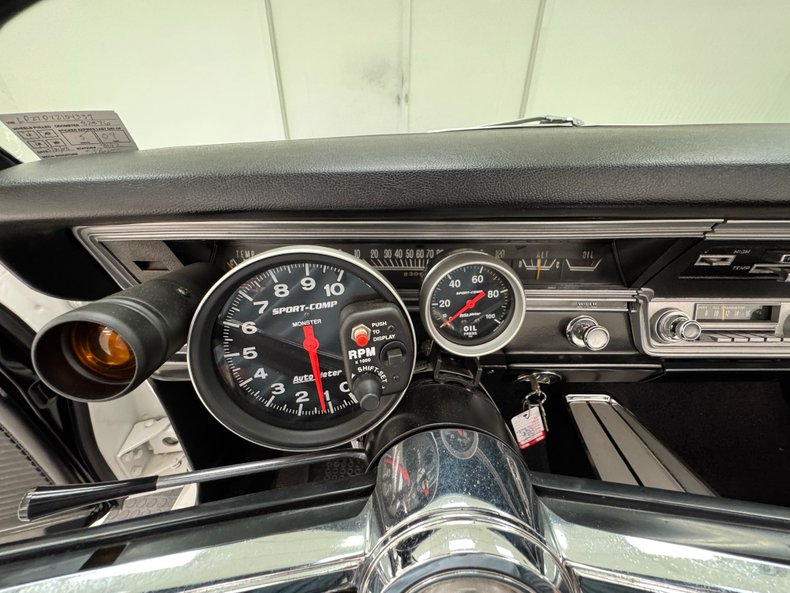 Dodge-Dart-1967-White-Black-9