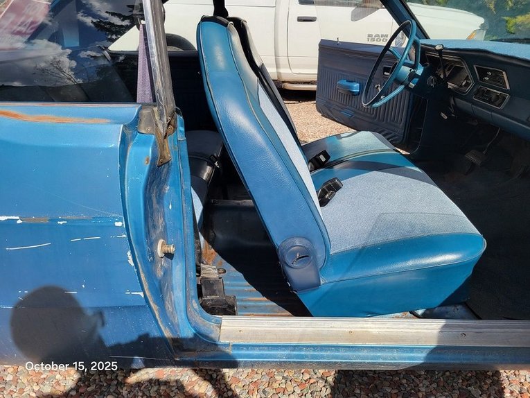 Dodge-Dart-1974-Blue-White-Blue-30