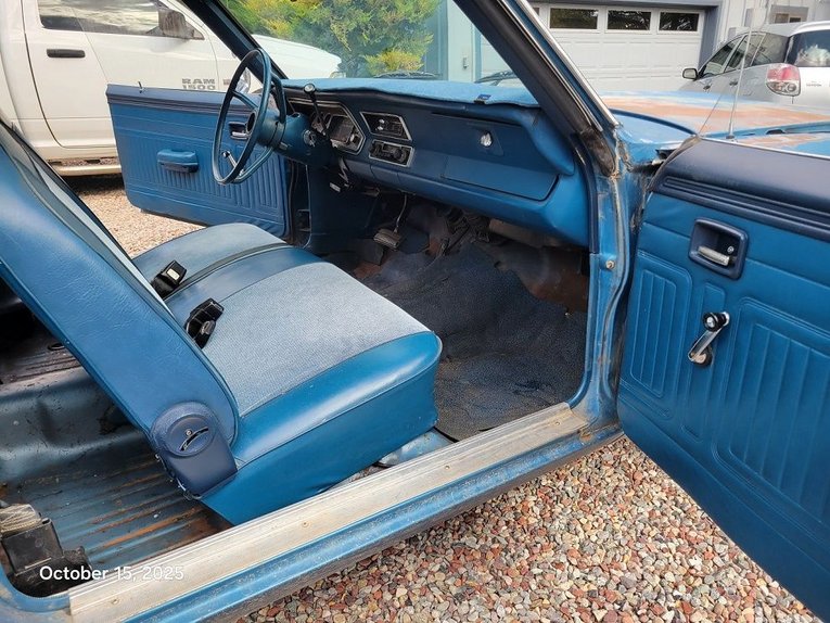 Dodge-Dart-1974-Blue-White-Blue-32