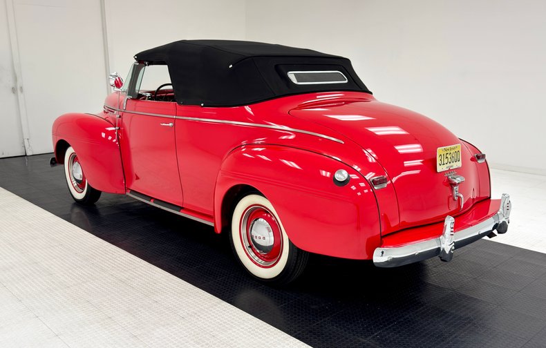 Dodge-Luxury-liner-1940-Viper-Red-Dove-Gray-1