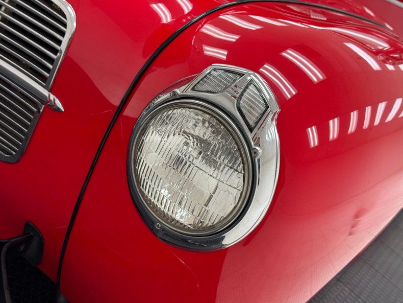 Dodge-Luxury-liner-1940-Viper-Red-Dove-Gray-10